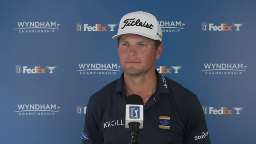 Michael Brennan em entrevista ao final do dia.